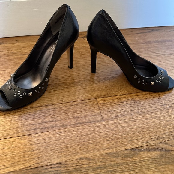 Nine West Women’s Studded Open Toe Leather Black Heels Size 6 - Picture 4 of 9